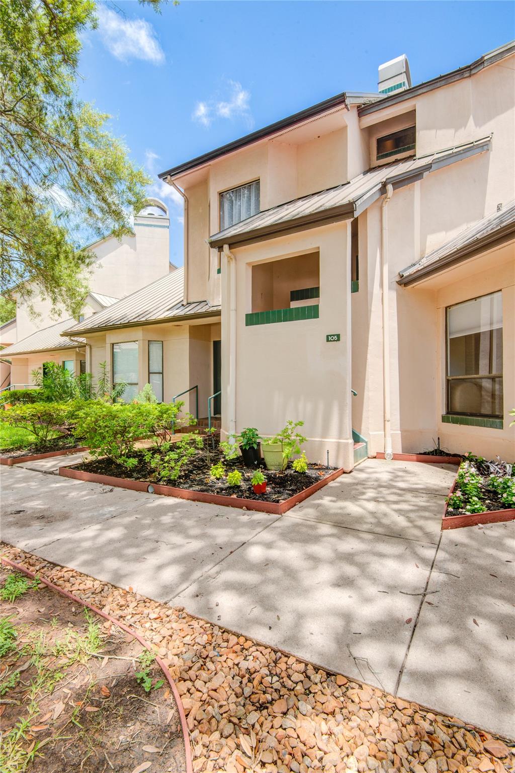 4144 Greystone Way 105
