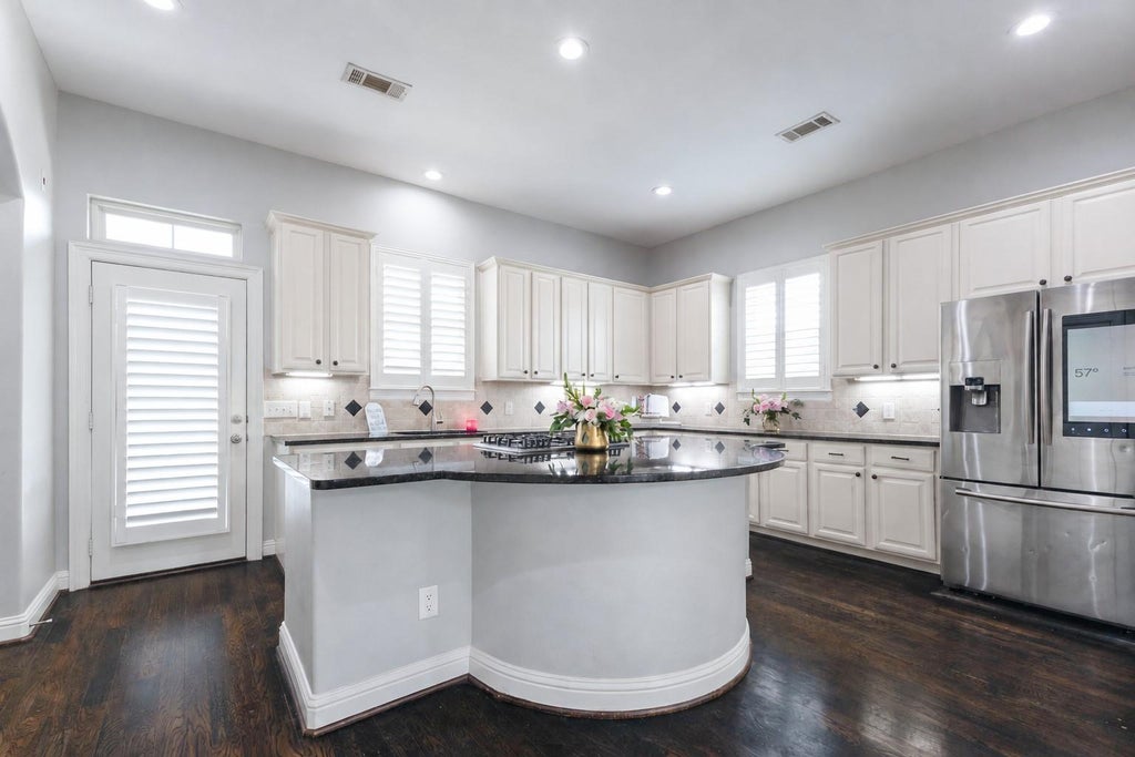 Photo of 12 Versante Court, Houston, TX 77070 (MLS # 31603031)