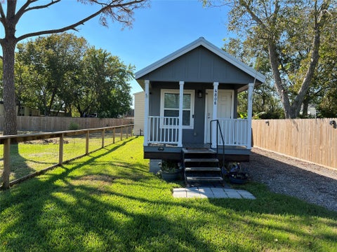 Homes For Sale - 4806 Palm St<br/> Bacliff, TX 77518