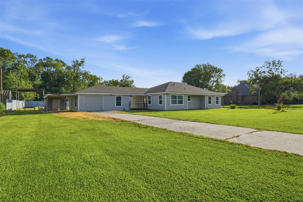 Photo of 212 Jones Road, Highlands, TX 77562 (MLS # 28347208)