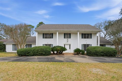 Photo of 506 Bayou Drive, Richmond, TX 77469 (MLS # 95279204)