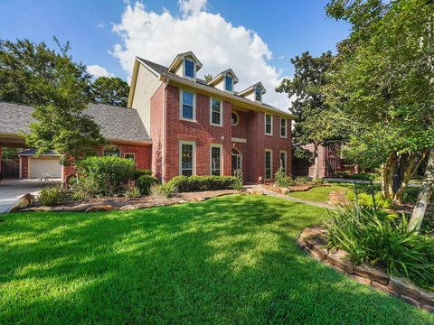 Photo of 5 Hidden Pond Place, The Woodlands, TX 77381 (MLS # 82803053)