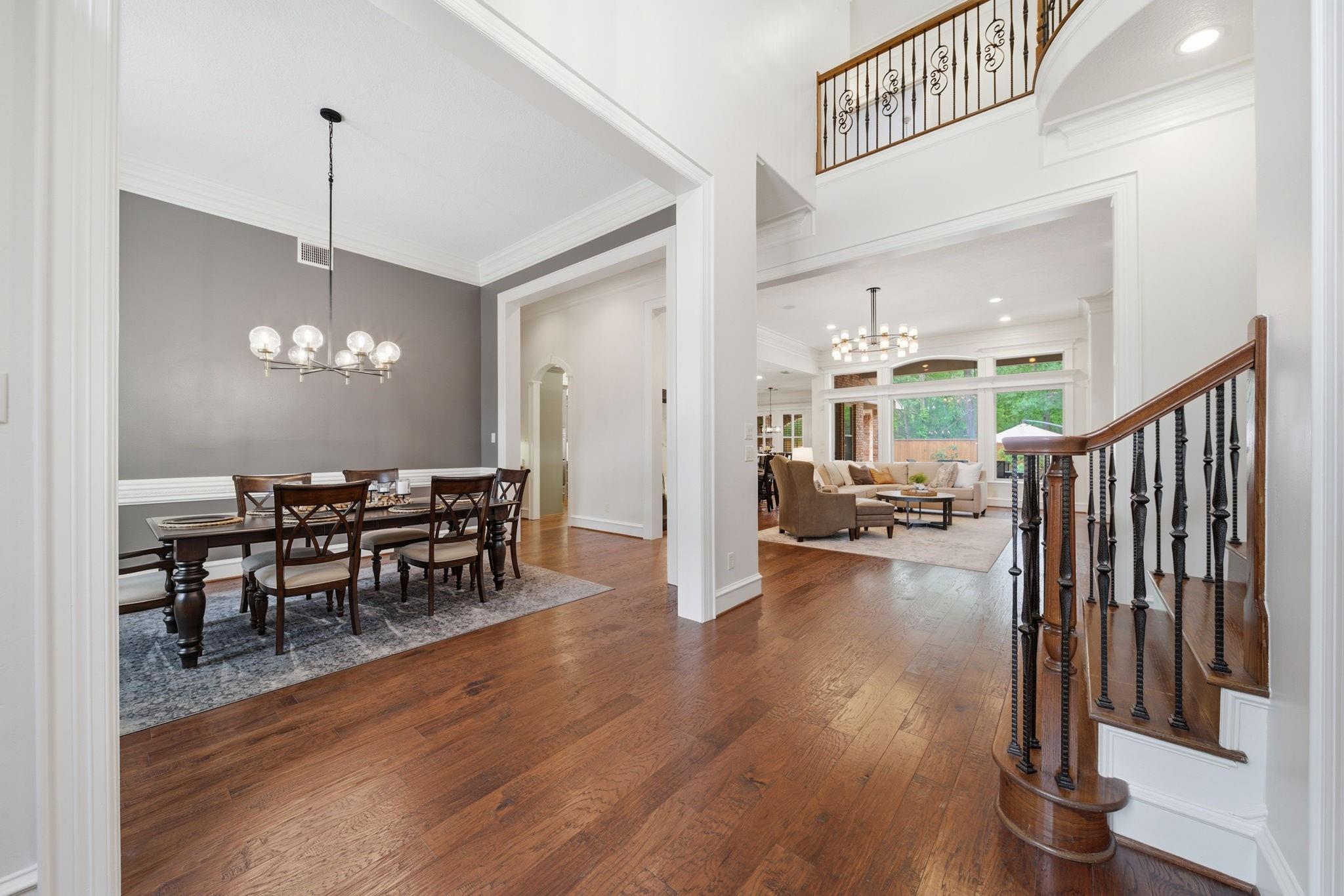 10 E Majestic Woods Place