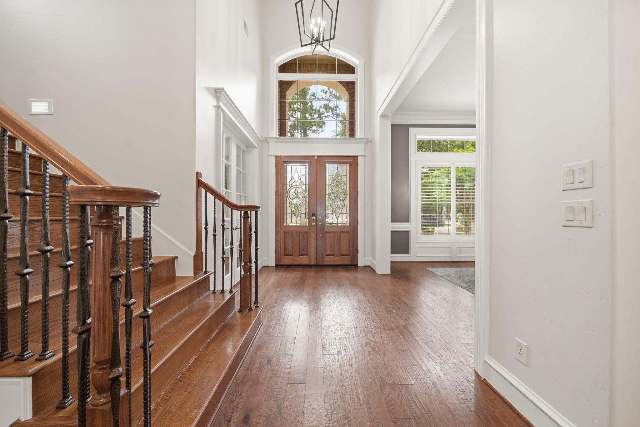 10 E Majestic Woods Place