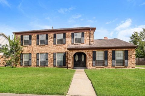 Photo of 329 Old Course Drive, Friendswood, TX 77546 (MLS # 4537626)