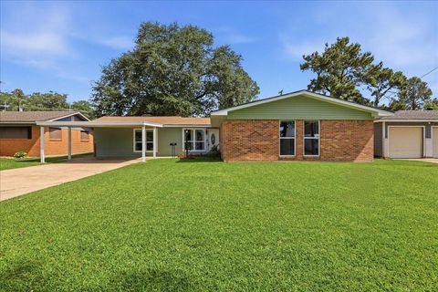 Photo of 5280 Swallow Drive, Beaumont, TX 77707 (MLS # 56188780)