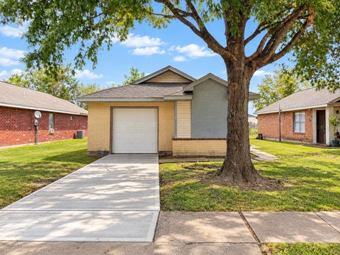 Photo of 15821 Ridgecroft Road, Houston, TX 77053 (MLS # 78033788)