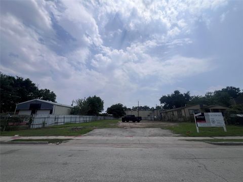 Photo of 720 W 24th Street, Houston, TX 77008 (MLS # 80895723)