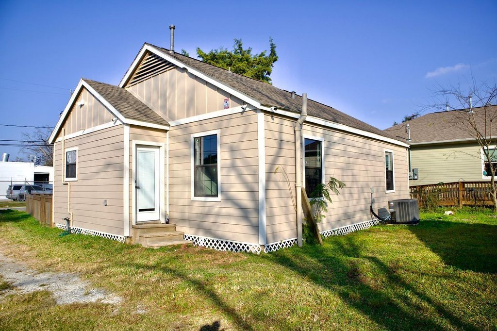 Photo of 428 Van Molan Street, Houston, TX 77022 (MLS # 40261649)