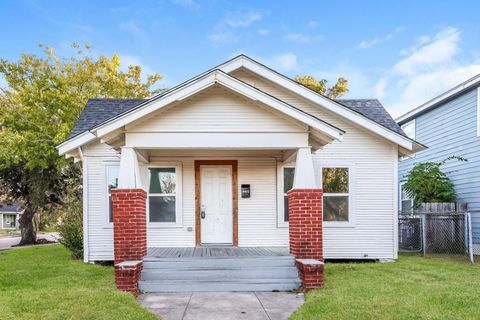 Photo of 502 N Jones Street, Baytown, TX 77520 (MLS # 29618339)