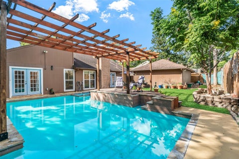 Photo of 10831 Valley Hills Drive, Houston, TX 77071 (MLS # 95008850)