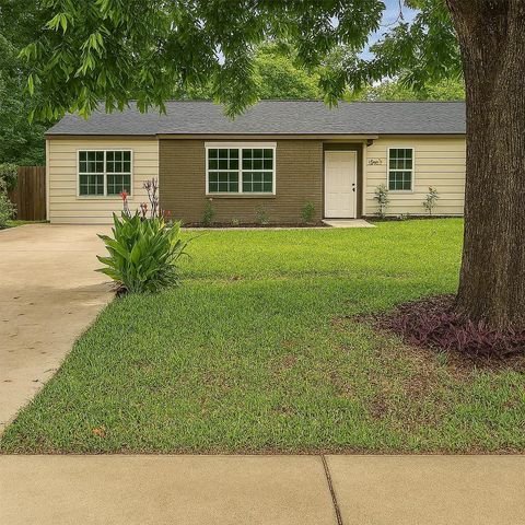 Photo of 10517 Fairland Drive, Houston, TX 77051 (MLS # 75902094)