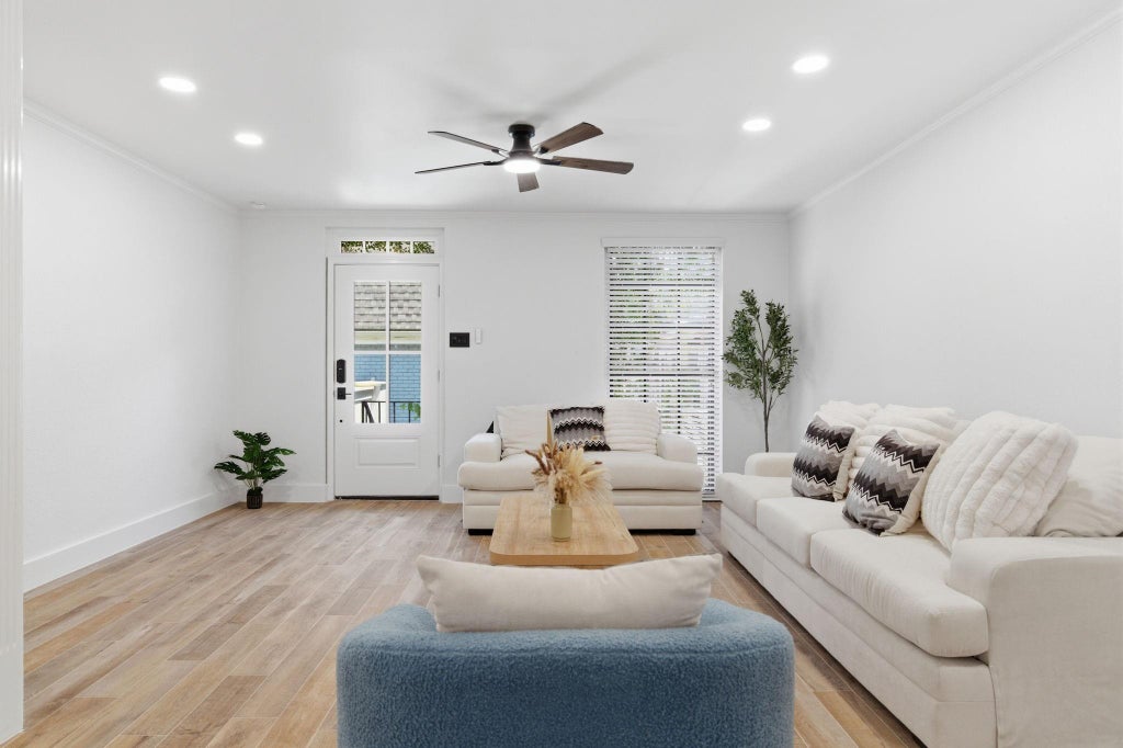 Photo of 811 Lovett Boulevard #21, Houston, TX 77006 (MLS # 61340092)