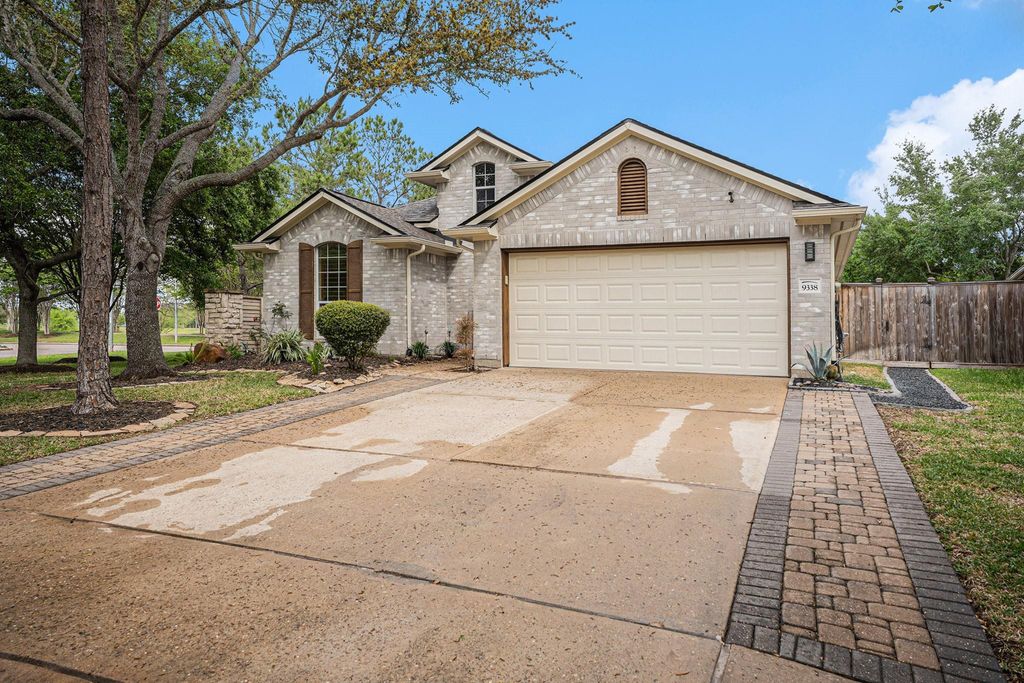 Photo of 9338 Stoneridge Canyon Lane, Houston, TX 77089 (MLS # 18336955)