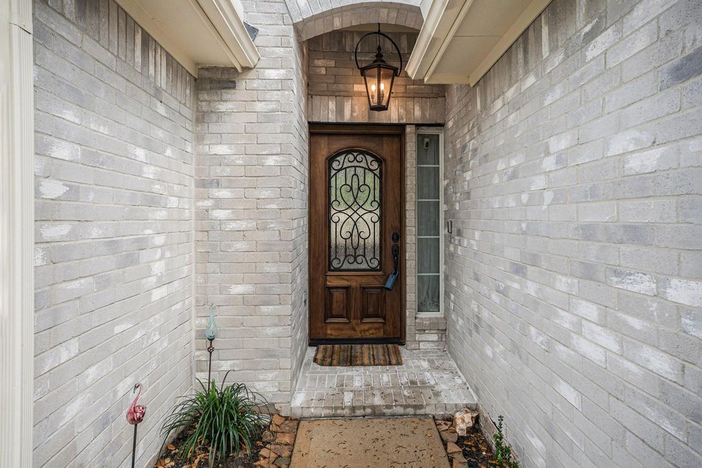 Photo of 9338 Stoneridge Canyon Lane, Houston, TX 77089 (MLS # 18336955)