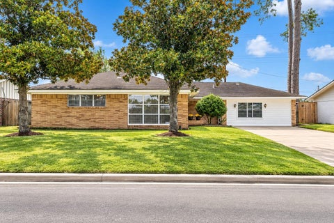 Photo of 1037 Gardendale Drive, Houston, TX 77018 (MLS # 94202622)