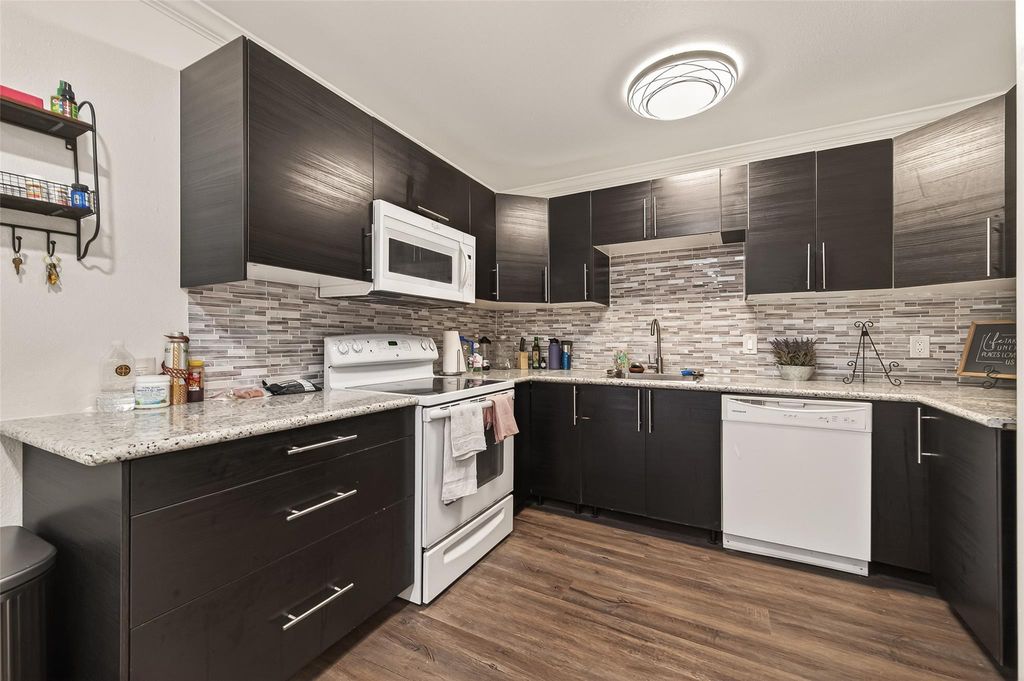 Photo of 3934 W Alabama Street #4, Houston, TX 77027 (MLS # 98847694)