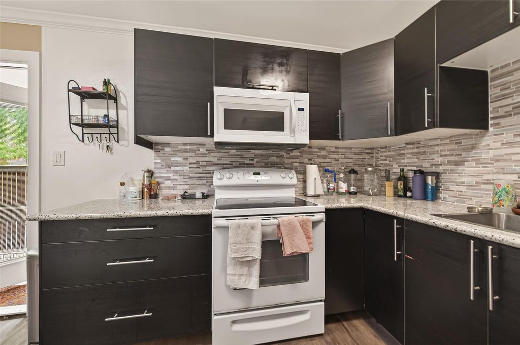 Photo of 3934 W Alabama Street #4, Houston, TX 77027 (MLS # 98847694)