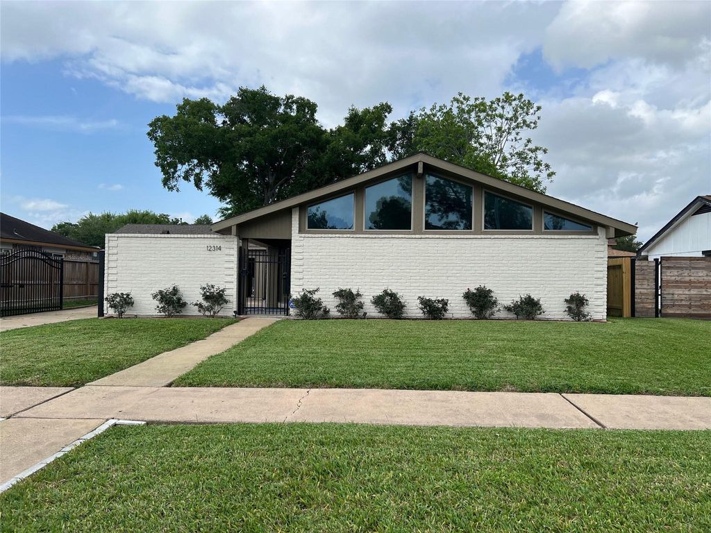 Photo of 12314 Meadowhollow Drive, Meadows Place, TX 77477 (MLS # 69535099)