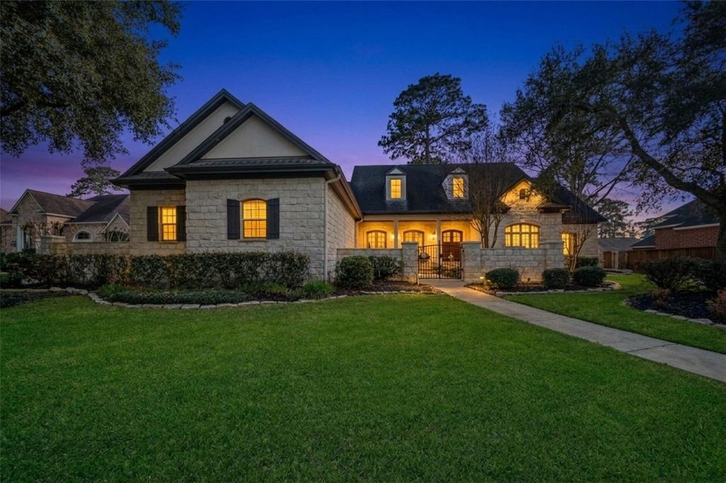 Photo of 42 Forest Green Trail, Kingwood, TX 77339 (MLS # 72702566)