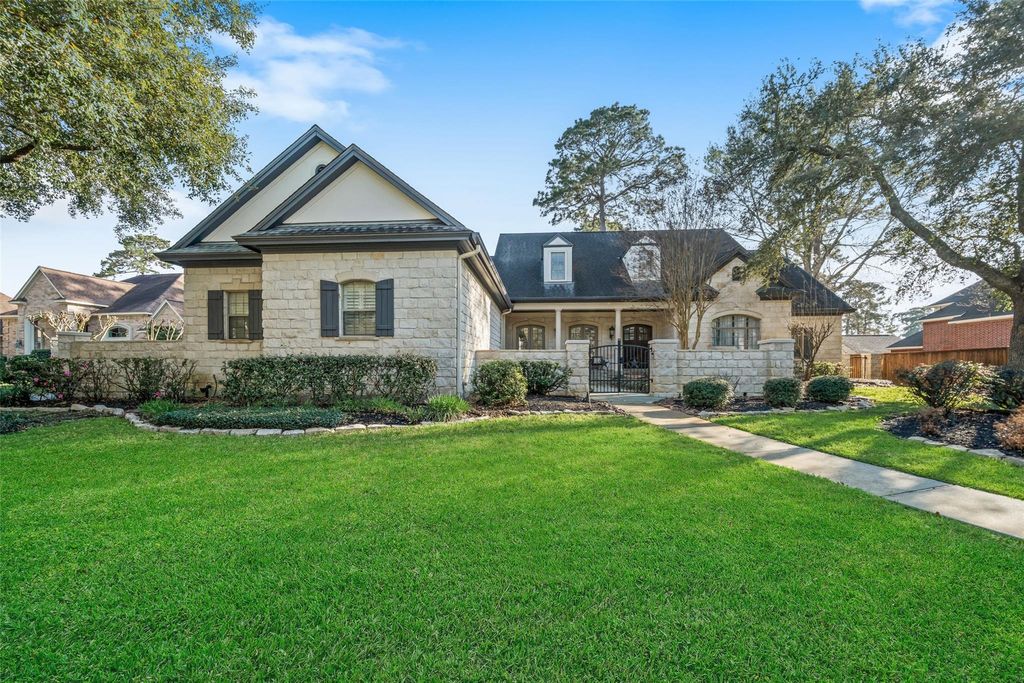 Photo of 42 Forest Green Trail, Kingwood, TX 77339 (MLS # 72702566)