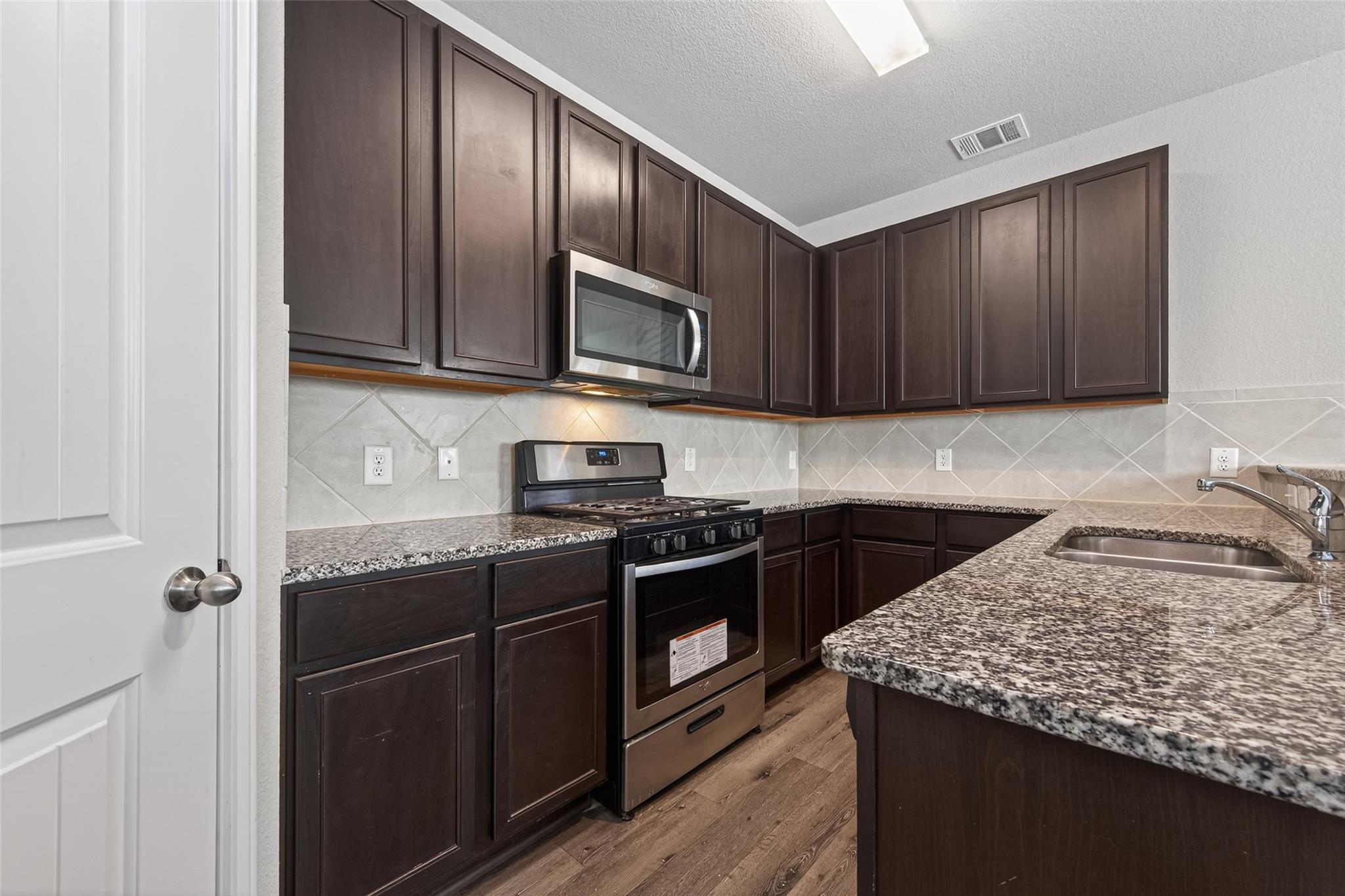 23646 Buttress Root Drive