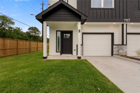 Homes For Sale - 7117 Springdale Street #B<br/> Houston, TX 77028
