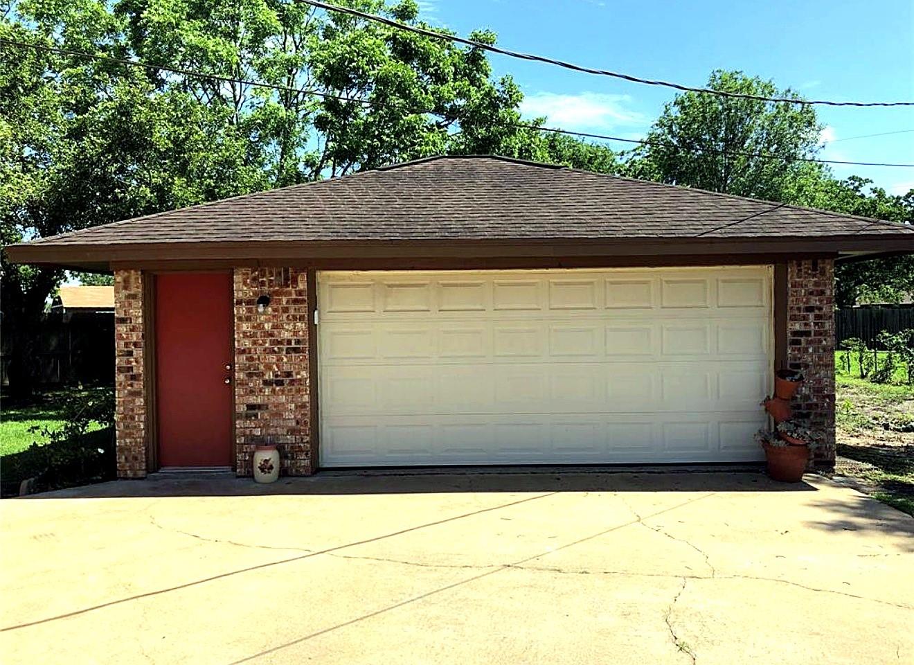 6104 Fox Ridge Drive