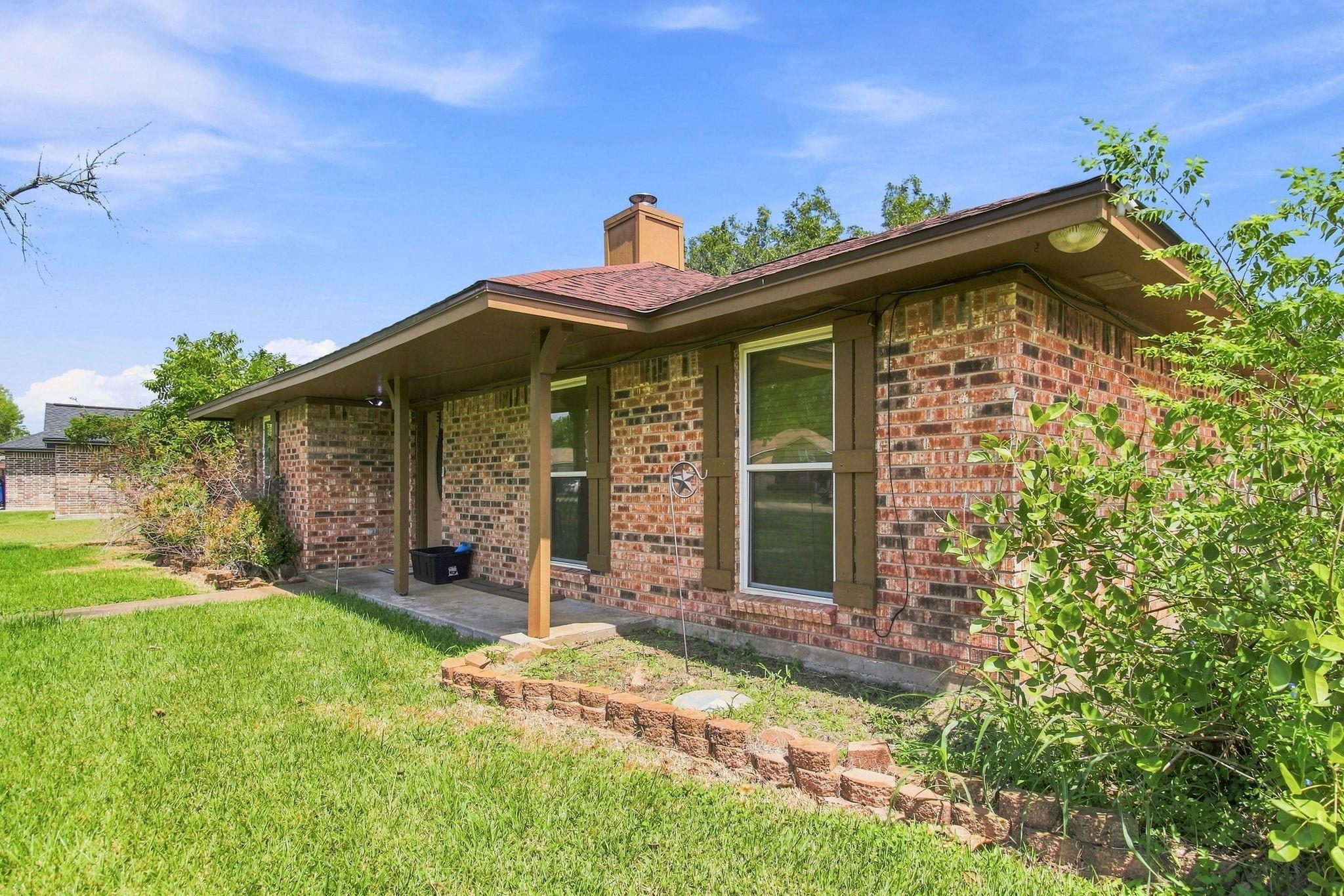6104 Fox Ridge Drive