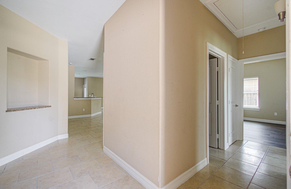 Photo of 406 Elm Lake Drive, Houston, TX 77336 (MLS # 38895284)