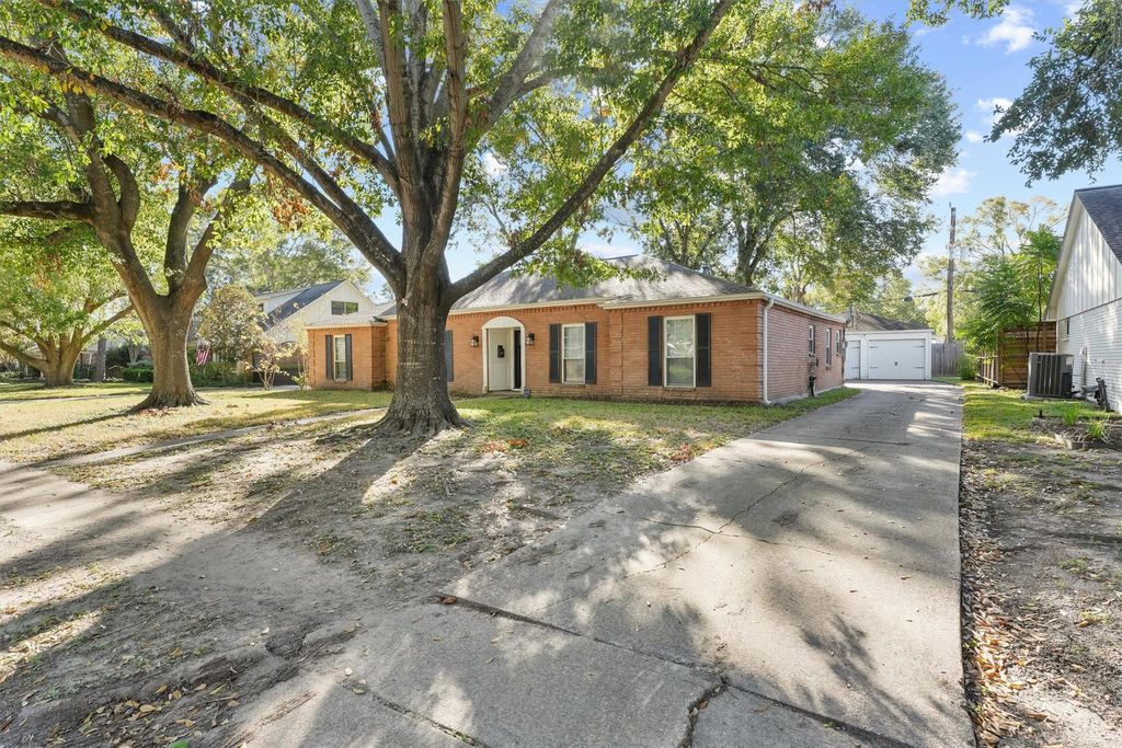 Photo of 10719 Del Monte Drive, Houston, TX 77042 (MLS # 31185343)
