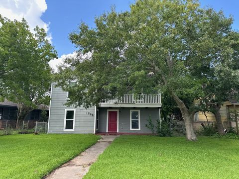 Photo of 1226 W 4th Street, Freeport, TX 77541 (MLS # 9459106) Photo of 1226 W 4th Street, Freeport, TX 77541 (MLS # 9459106)
