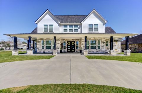 1607 Avenue E Danbury TX 77534