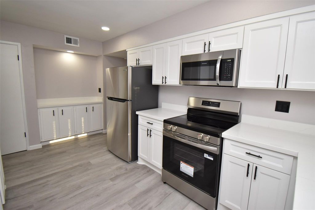 Photo of 16587 El Camino Real, Houston, TX 77062 (MLS # 95039652)