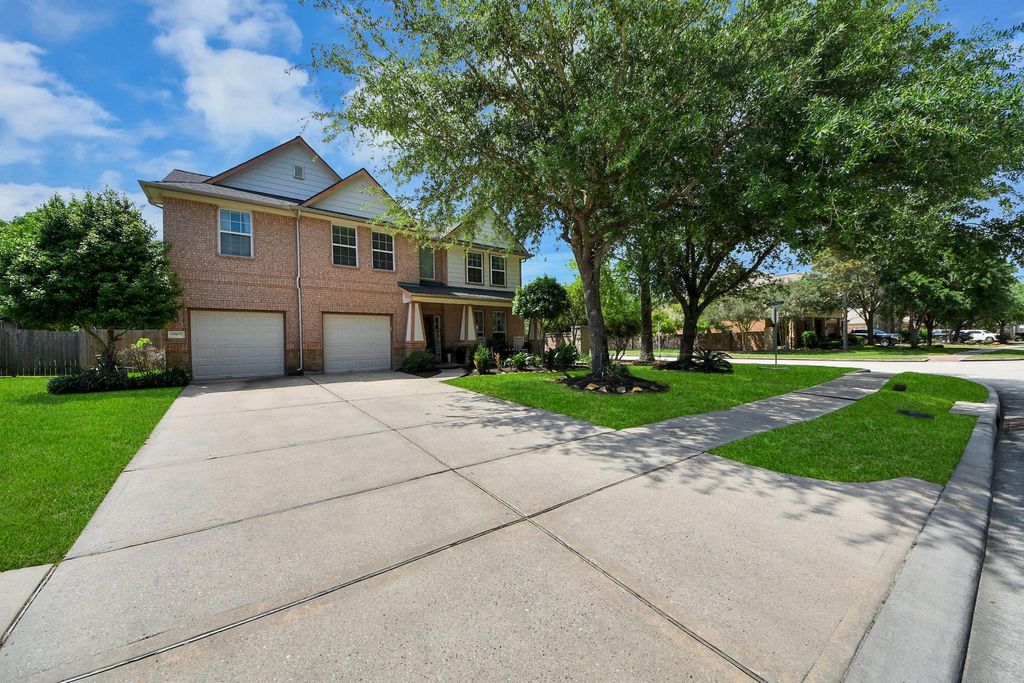 Photo of 13827 Pepperstone Lane, Houston, TX 77044 (MLS # 97097596)