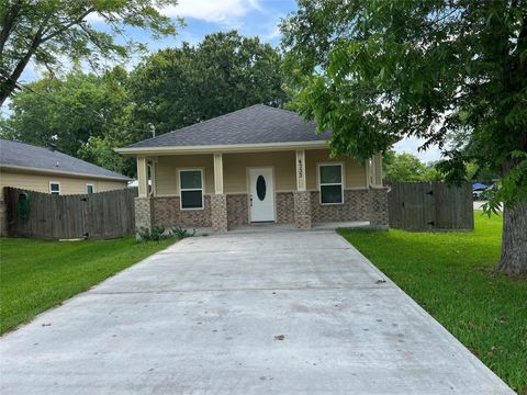 Photo of 4733 16th Street, Bacliff, TX 77518 (MLS # 62943450)