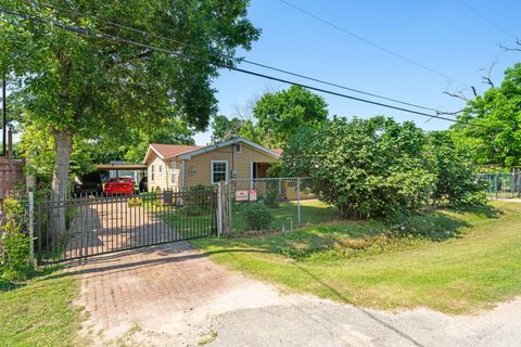 Photo of 230 Busch Street, Houston, TX 77060 (MLS # 16810739)