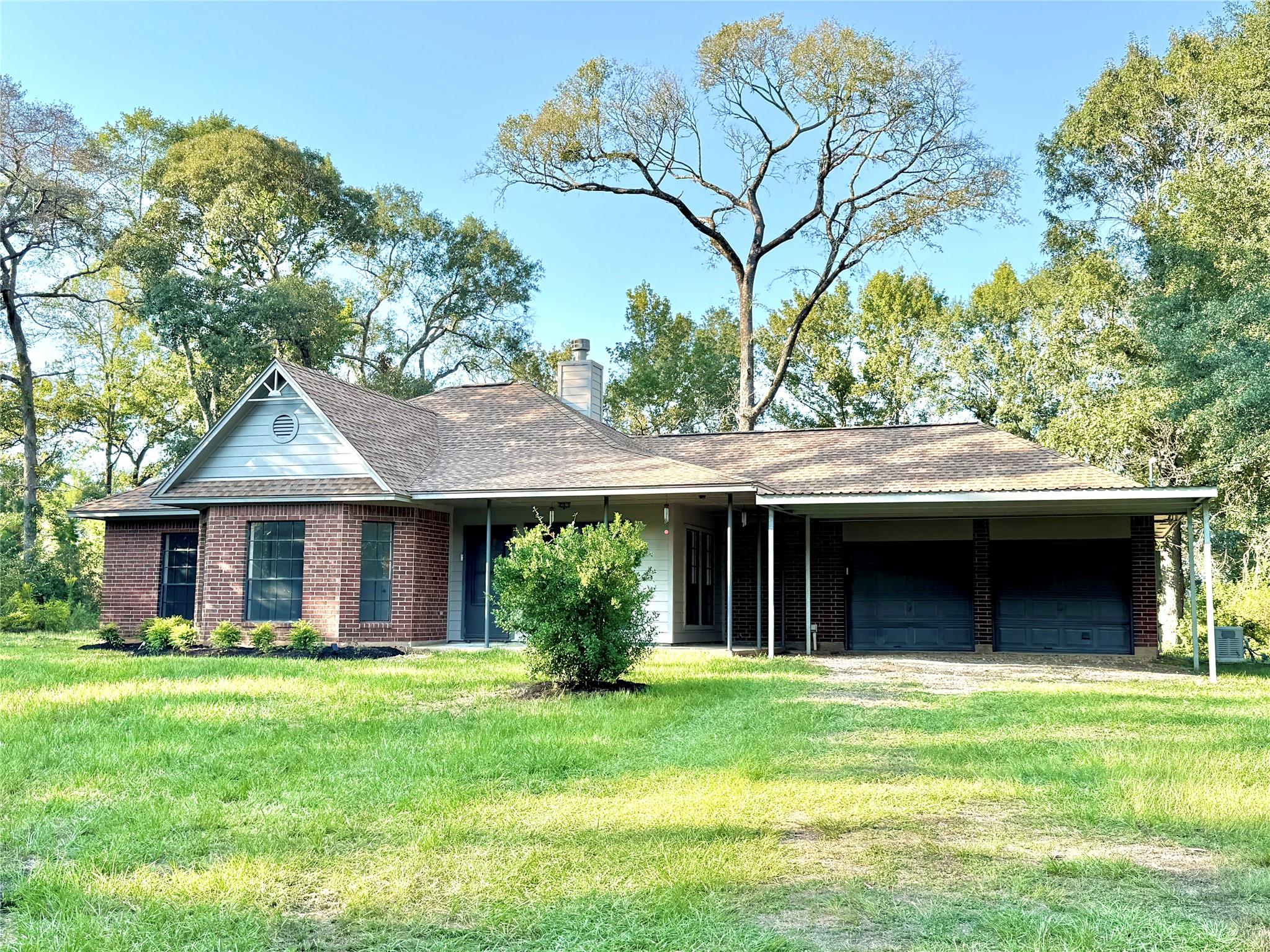 6059 Woodland Lakes Loop