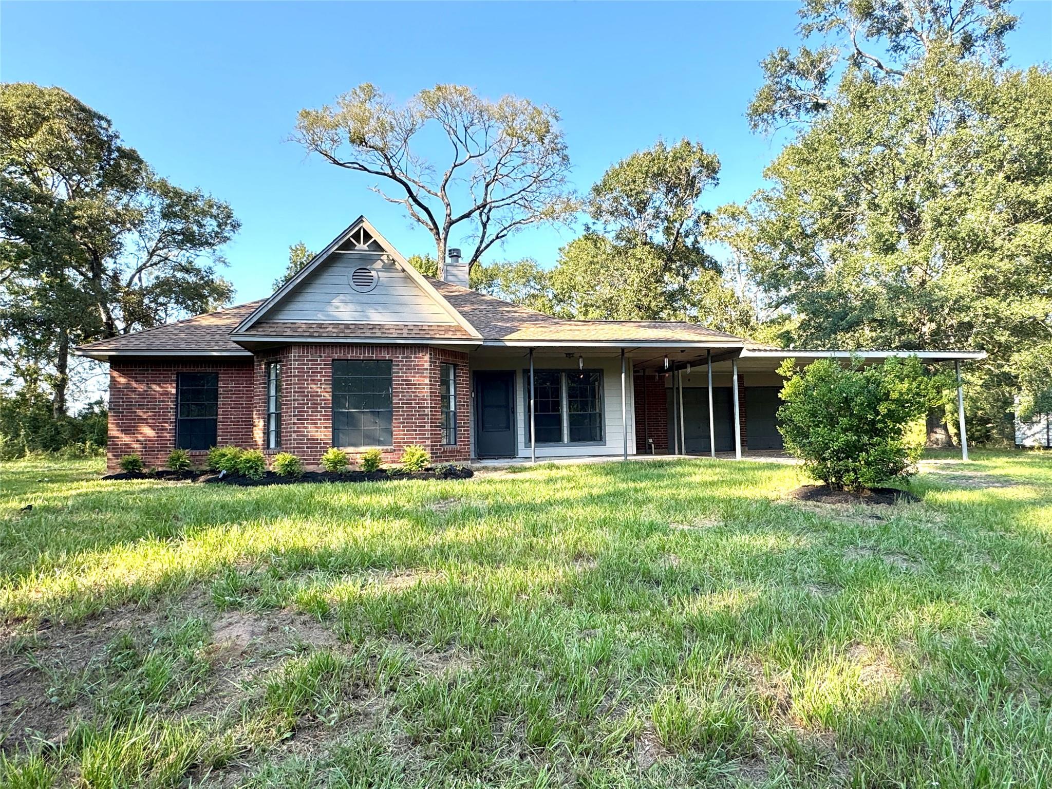 6059 Woodland Lakes Loop
