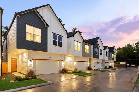 Photo of 1824 W Tidwell Road Rd, Houston, TX 77091 (MLS # 60236205)