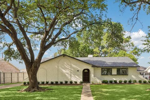 Photo of 7802 Gulfton Street, Houston, TX 77036 (MLS # 89723393)