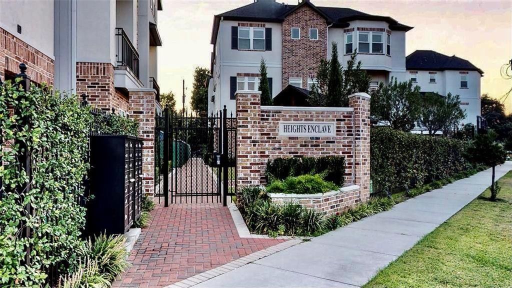 Photo of 1013 E 28th Street, Houston, TX 77009 (MLS # 85427557)