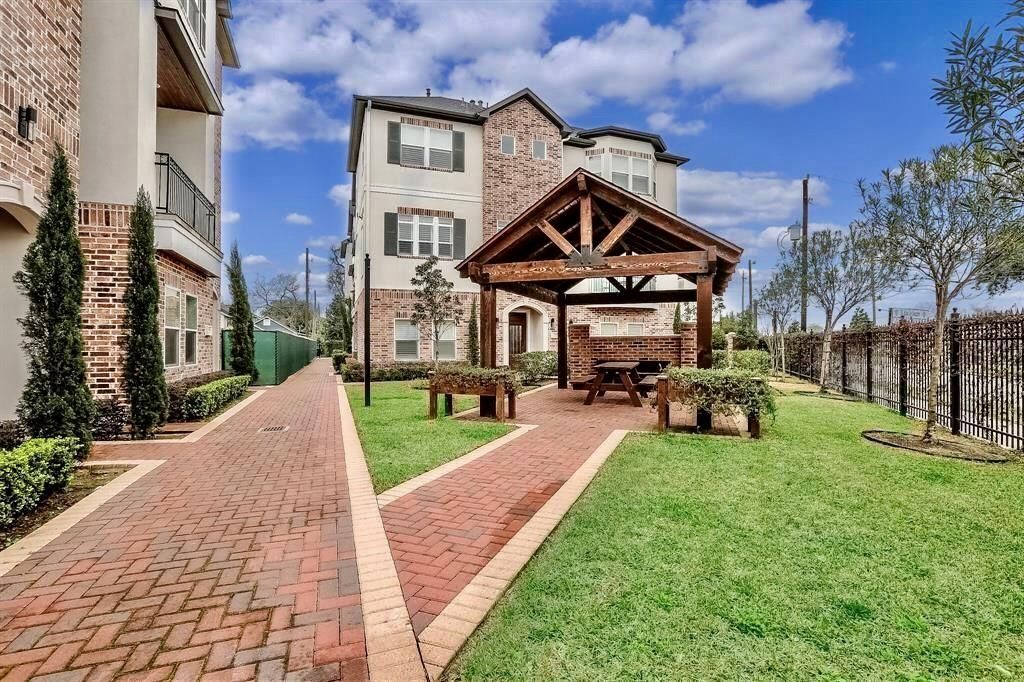 Photo of 1013 E 28th Street, Houston, TX 77009 (MLS # 85427557)