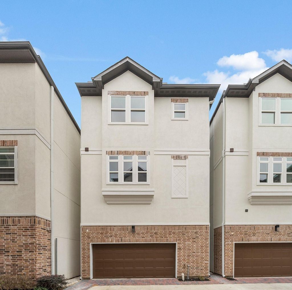 Photo of 1013 E 28th Street, Houston, TX 77009 (MLS # 85427557)