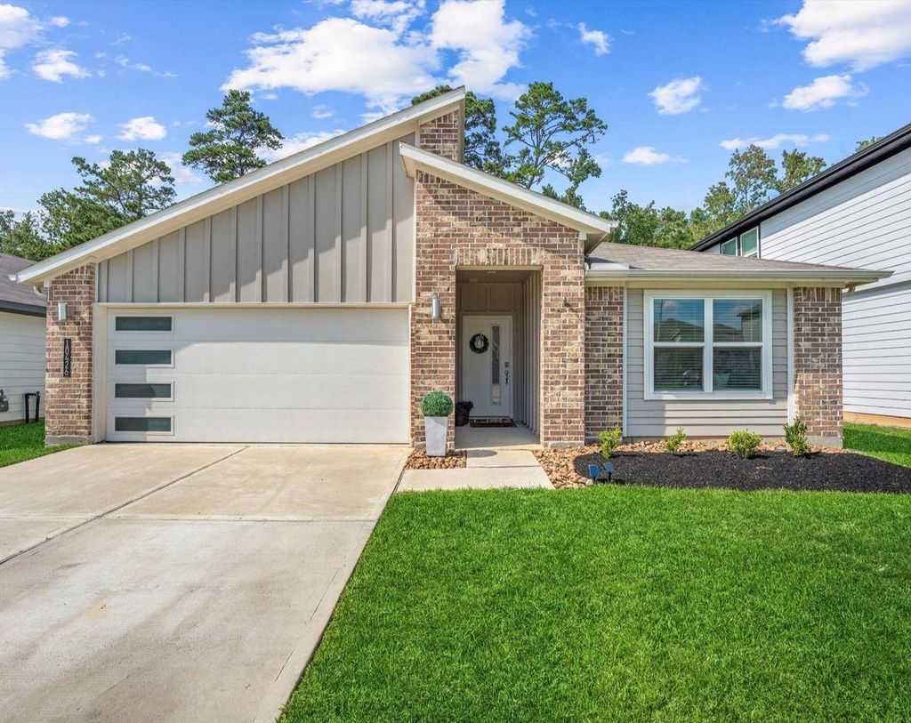Photo of 10426 Plateau Point Trail Trl, Conroe, TX 77384 (MLS # 9627618)