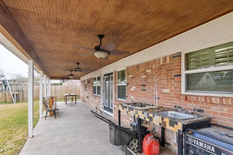 Tiny photo for 2705 Huckleberry Lane, Pasadena, TX 77502 (MLS # 82001458)