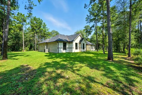 Photo of 105 Rim Rock Road, Huntsville, TX 77340 (MLS # 97930496)