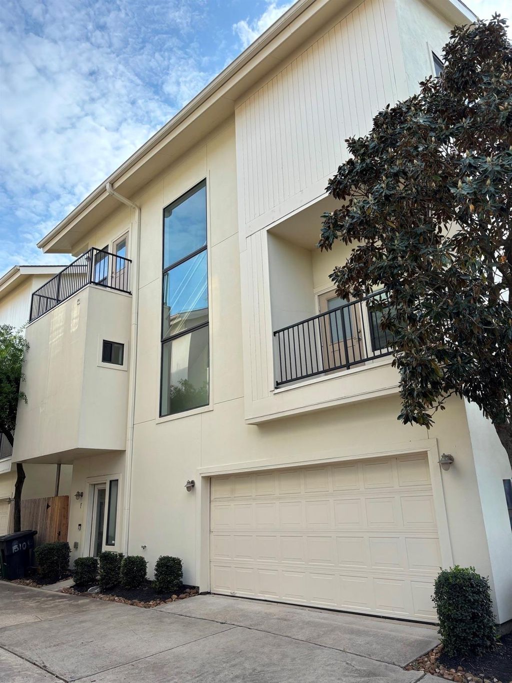 Photo of 1510 W 26th Street #F, Houston, TX 77008 (MLS # 56325365)