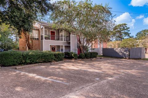 Photo of 2404 Sycamore Avenue #A-4, Huntsville, TX 77340 (MLS # 98549918)