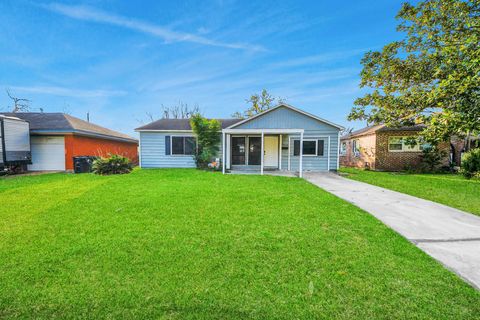 Photo of 10614 Buffum Street, Houston, TX 77051 (MLS # 56732624)